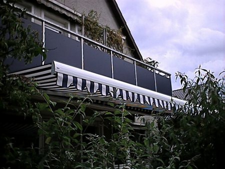 Balkon mit Markise.JPG